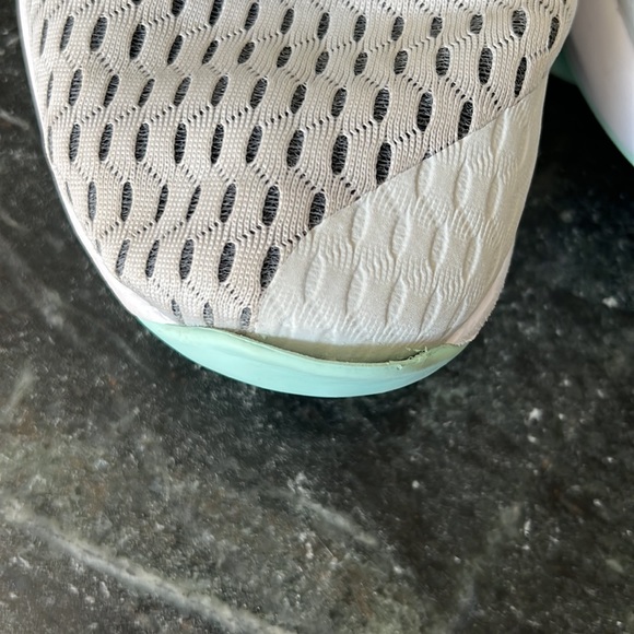 Mens nike witness basketball shoes.Slightly worn, minor parting on shoe toe. - Picture 5 of 5